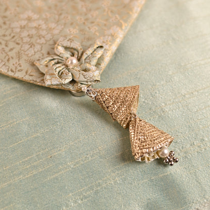 Banaavat Essence Brocade & Dupion Silk Saree Cover – Triangular Flap with Flower Tassel (40x40 cm)